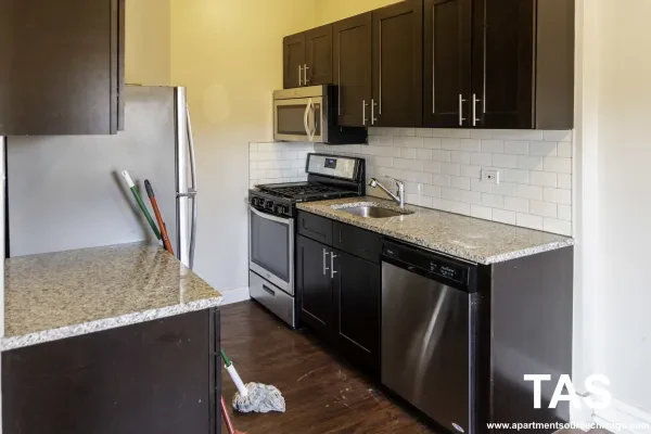 6748 North Ashland Avenue #305