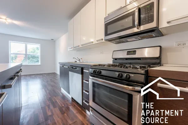 1544 West Glenlake Avenue #2H