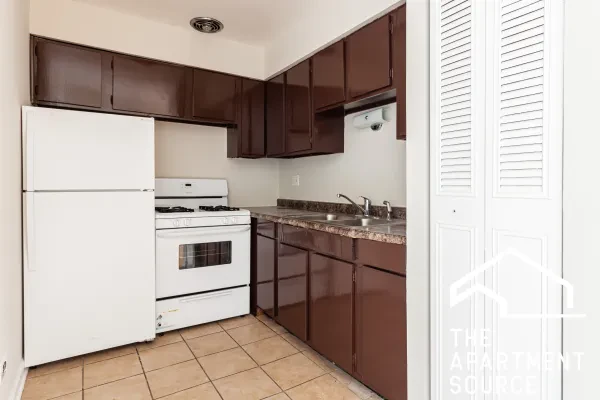 5917 North Kenmore Avenue #523