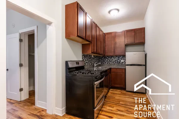 4631 North Paulina Street #100