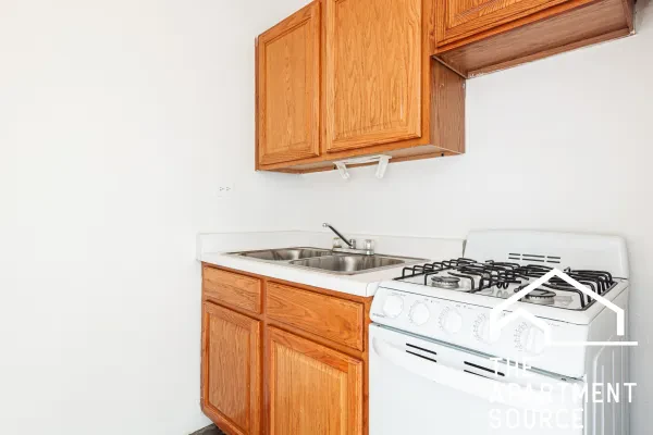 711 West Belmont Avenue #409