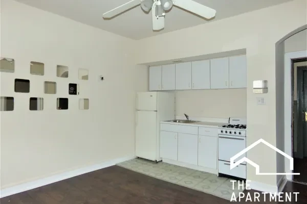 6916 North Lakewood Avenue #403