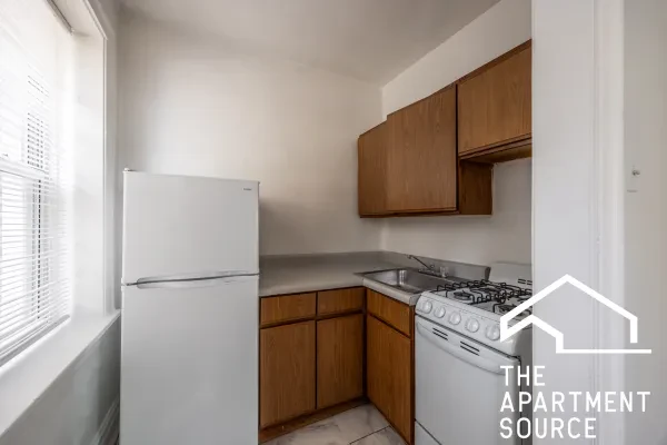 711 West Belmont Avenue #208
