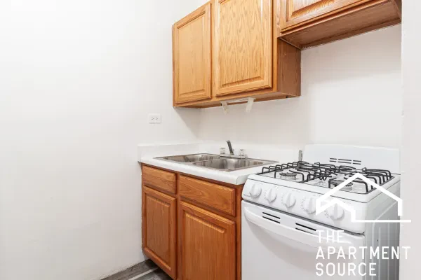 711 West Belmont Avenue #204