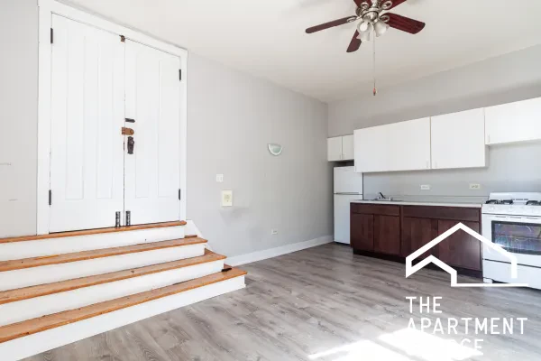 816 West Waveland Avenue #33