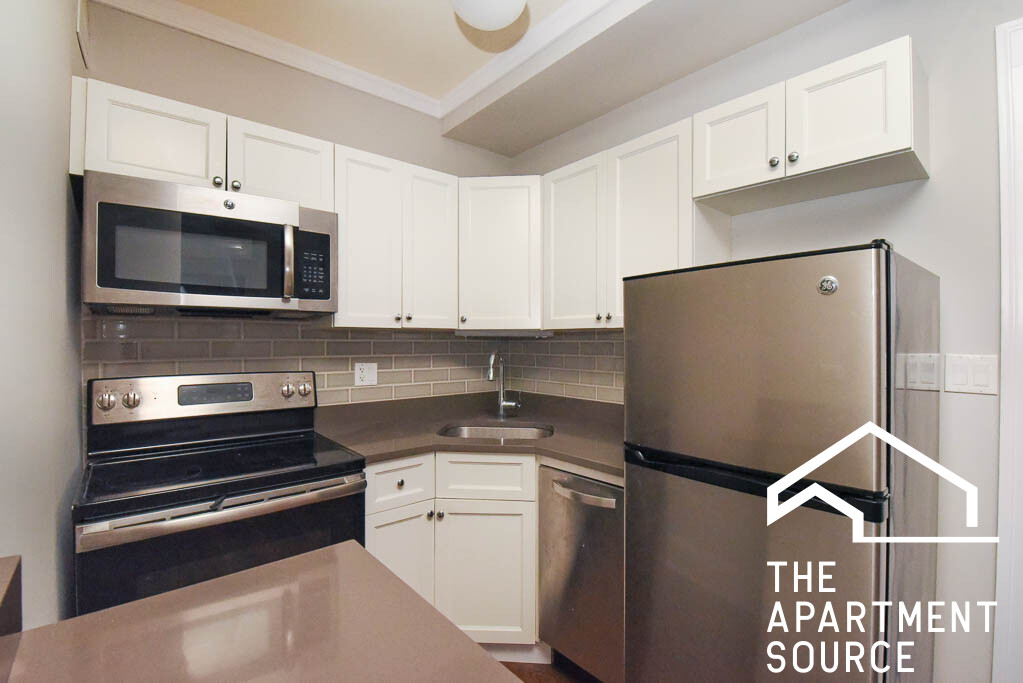 817 West Lakeside Place #106