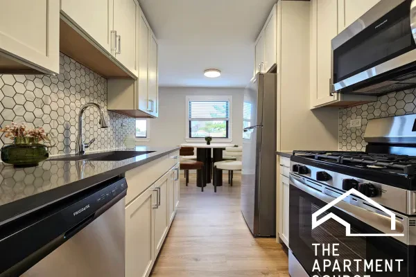 530 West Aldine Avenue #203