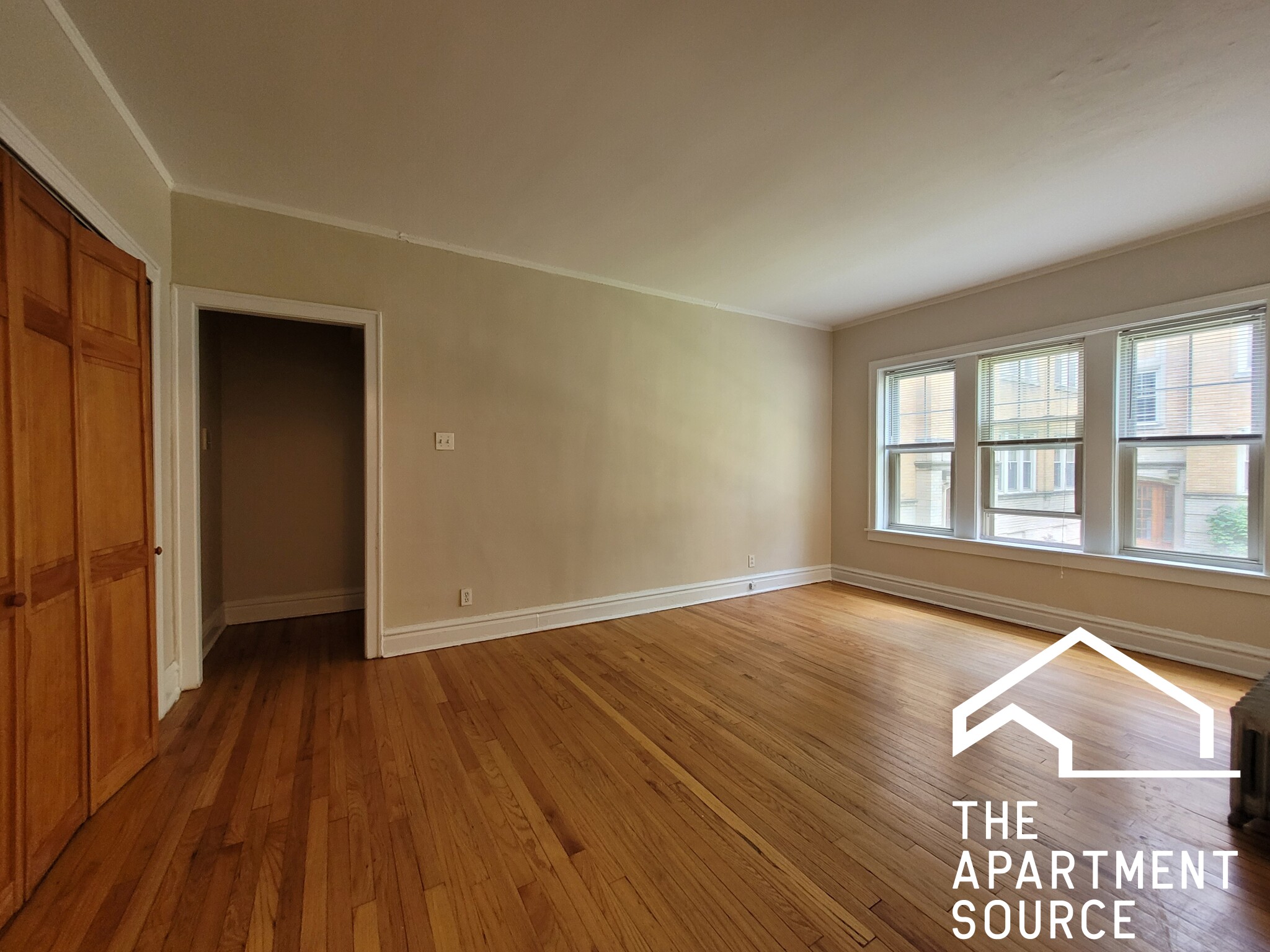 910 Reba Place #2S