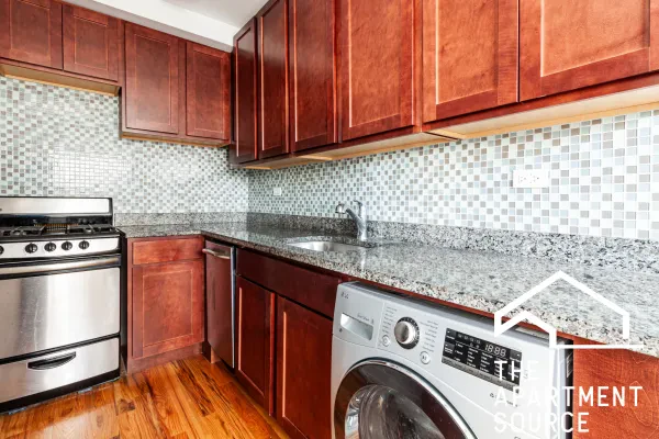 550 West Arlington Place #811