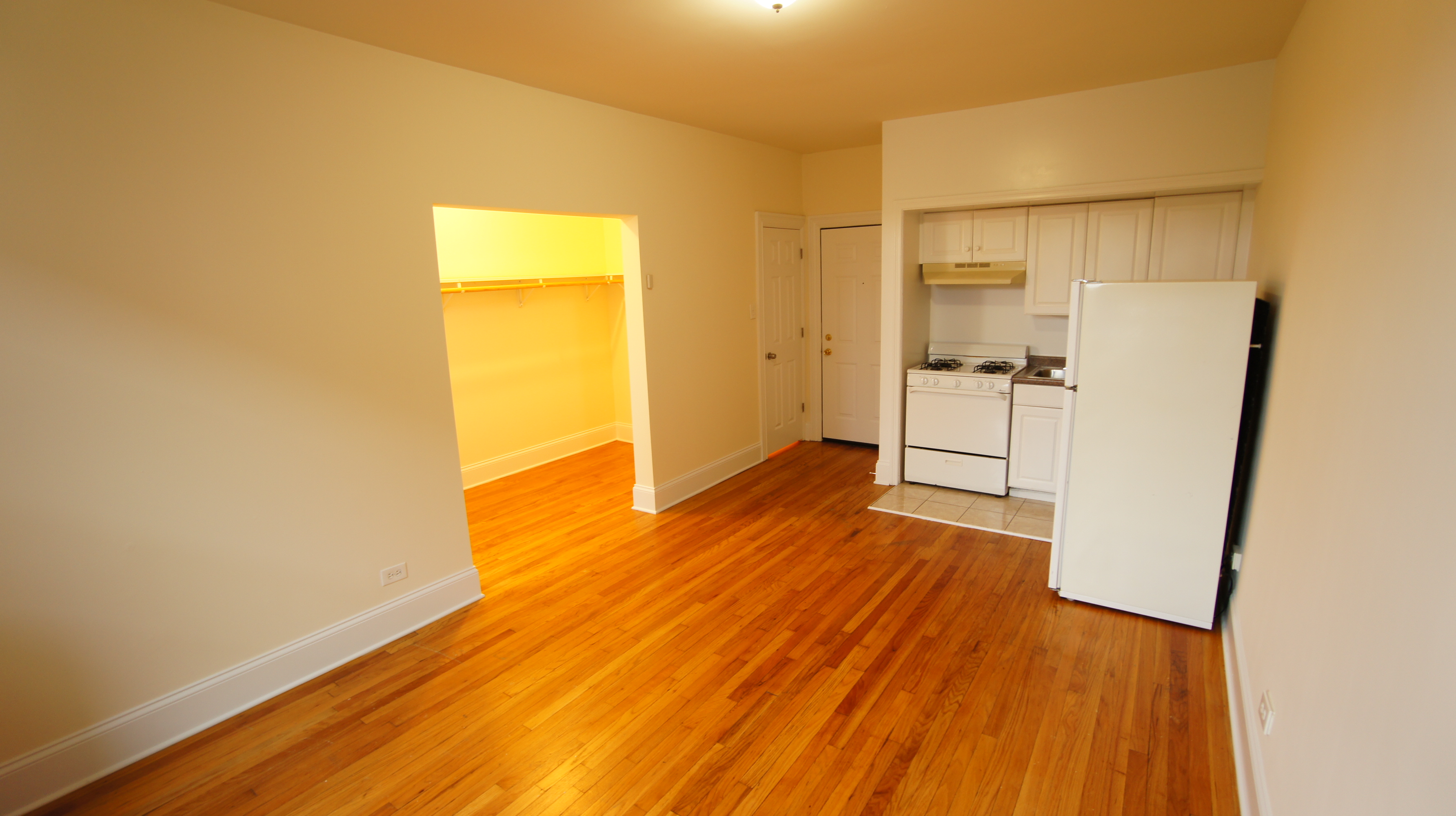 2737 North Spaulding Avenue #207