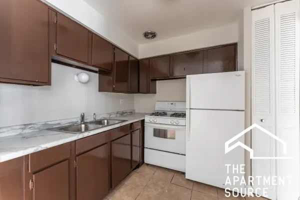 5909 North Kenmore Avenue #403