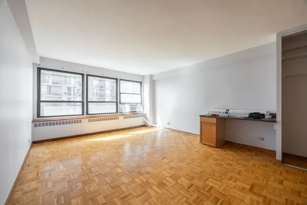 4180 North Marine Drive #706