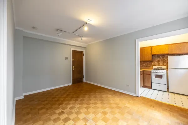 739 West Belmont Avenue #307