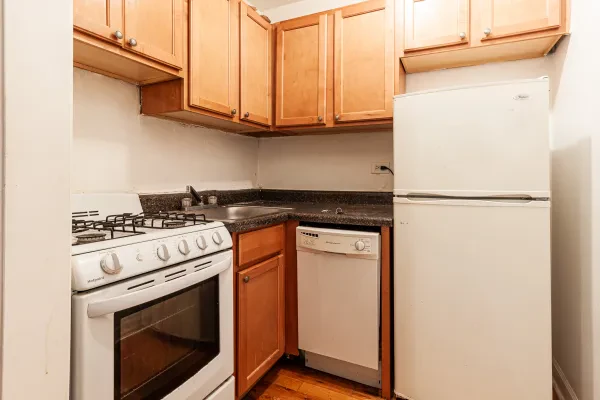 711 West Belmont Avenue #105