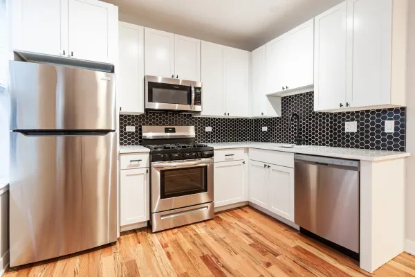 656 West Wrightwood Avenue #303