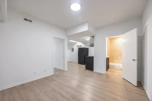 5054 North Winthrop Avenue #101
