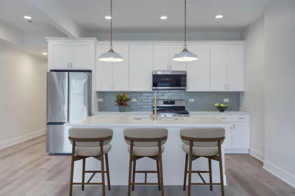827 West Montrose Avenue #3