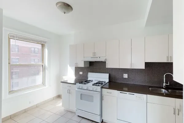 5242 South Hyde Park Boulevard #02085242