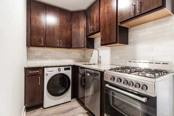 445 West Barry Avenue #405