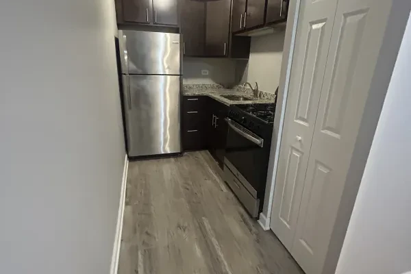 6211 North Kenmore Avenue #502
