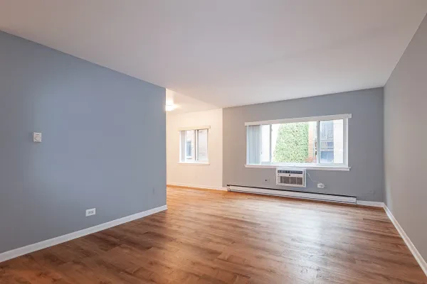 3825 North Pine Grove Avenue #321