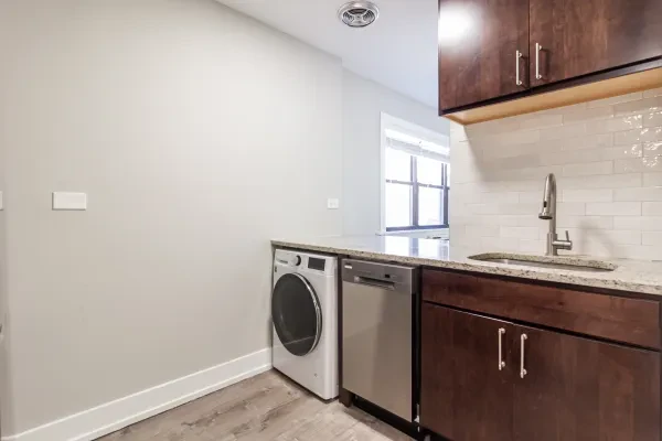 445 West Barry Avenue #424