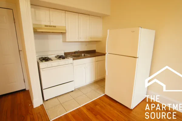 2737 North Spaulding Avenue #221