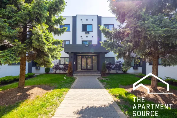 7621 North Sheridan Road #1C