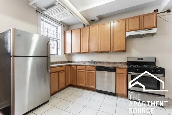 3325 North Lakewood Avenue #G