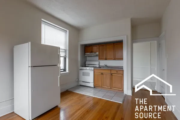 2737 North Spaulding Avenue #208